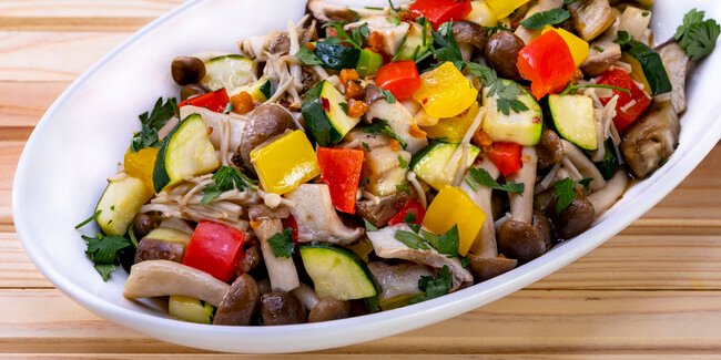 Aglio olio with mushrooms and colorful vegetables