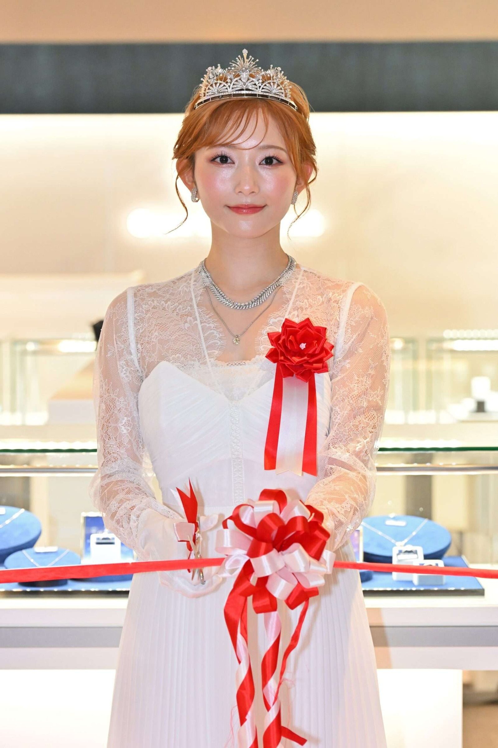 Over Excellent Grand opening of a large flagship store on the 3rd floor of Daimaru Umeda store on Wednesday, October 9, 2024! Brand ambassador model Nagisa Aoyama appeared at the opening ceremony. Wearing jewelry worth a total of 100 million yen!