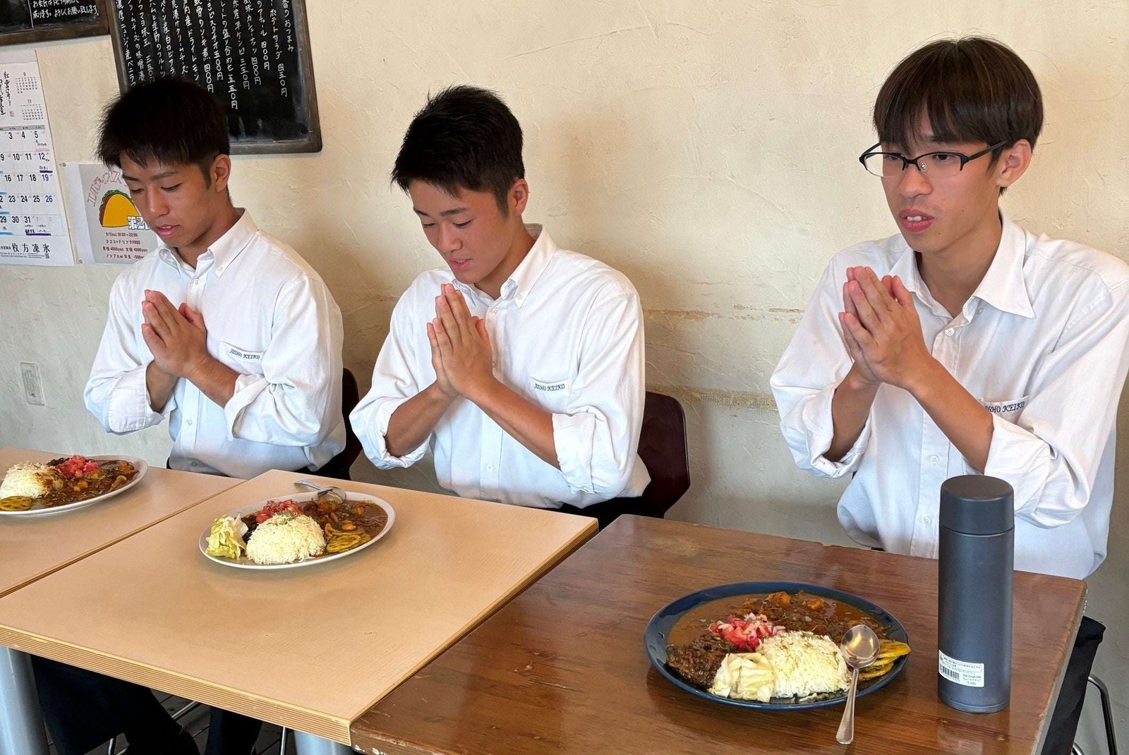 Josho Keiko Gakuen Junior High and High School Regional revitalization project “Keiko Spice Daisakusen” us ing “club activities” Students from the rugby club and others jointly developed with spice curry specialty store “ El Dios”