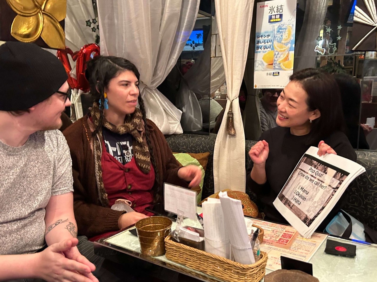 Snack Yokocho Recruiting guides for “Snack Tour(R)️” operated by “Snack Yokocho,” which spreads the appeal o f “snacks,” a place of connection in Japan.