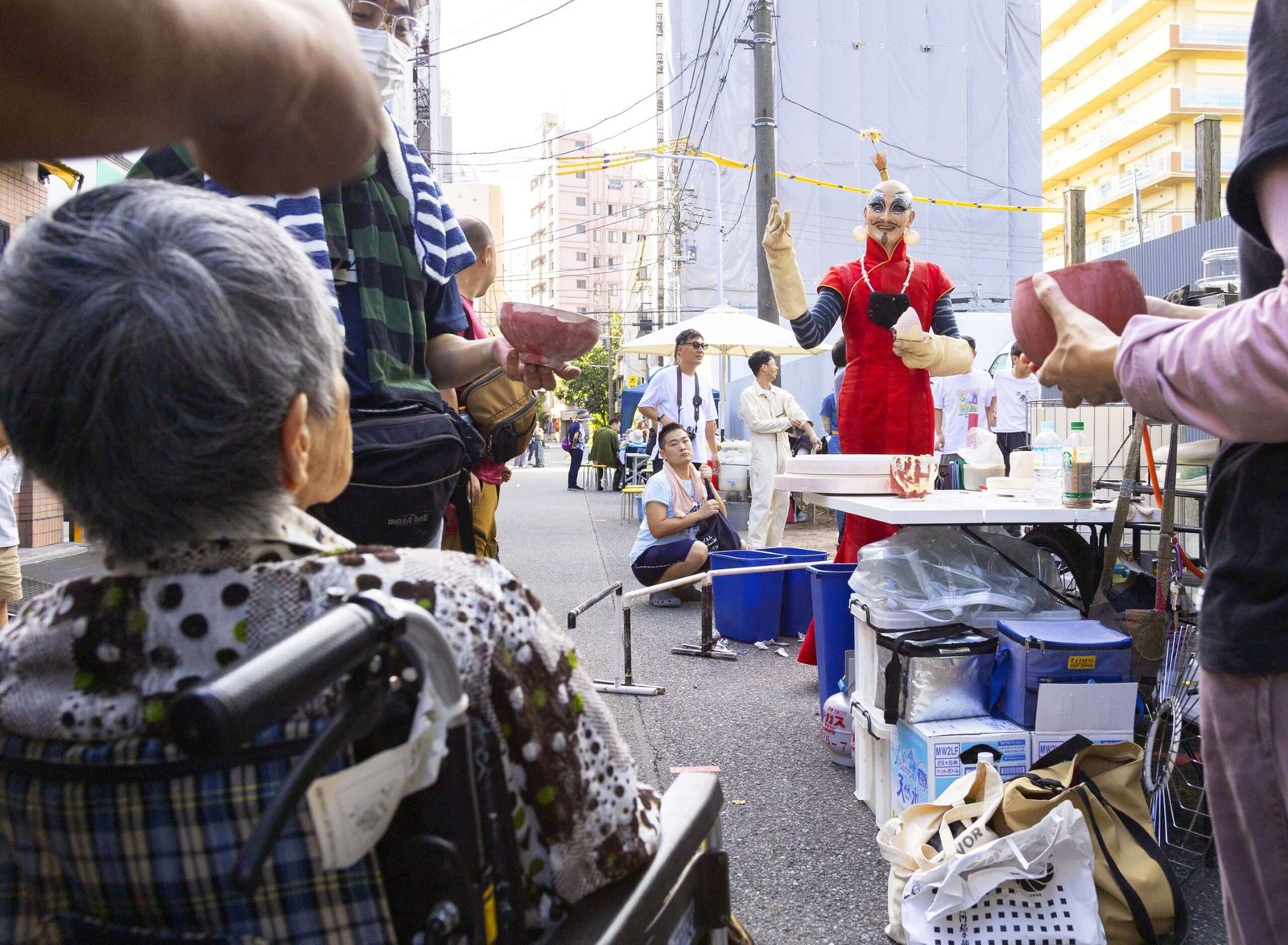 Yanaka Okatte Welfare facility and artist collaborate. Kimura Toshiojinjin’s “Yamayabori Grand Tea Ceremony Family” is being held!