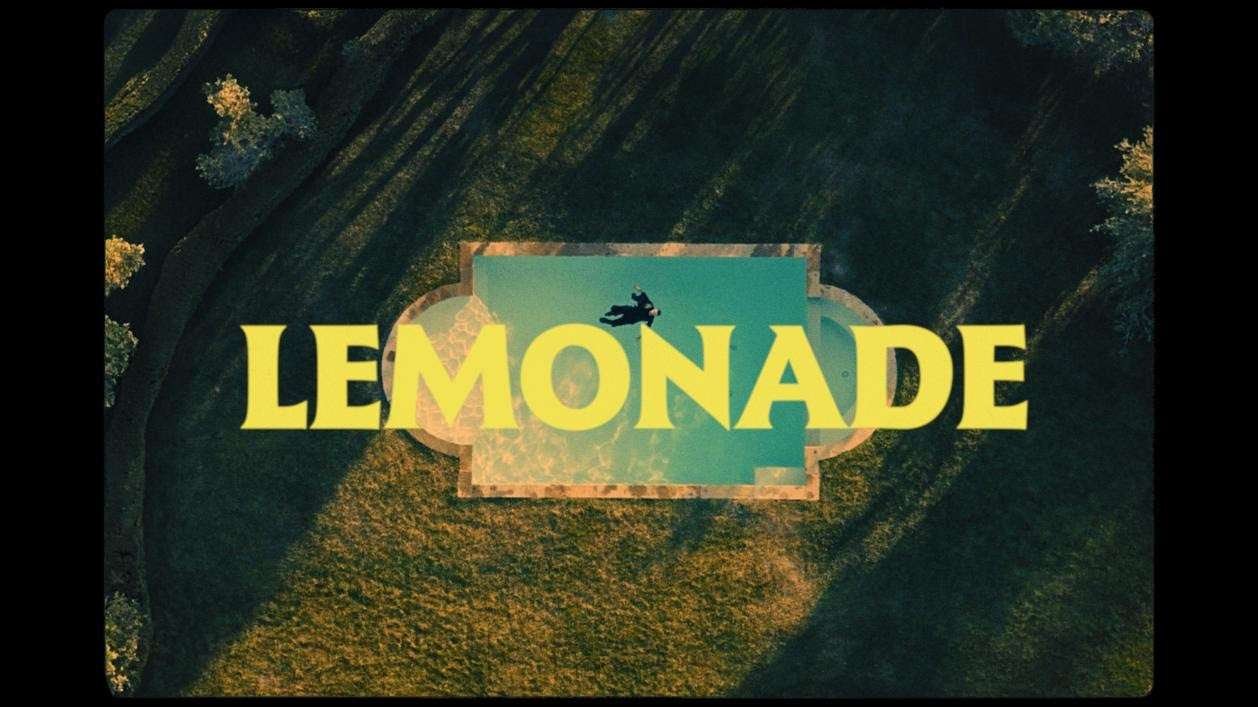 Louis Tomlinson has released the music video for his new song “Lemonade.” His third album, “How Did I Get Here?”, will be released on January 23, 2026.