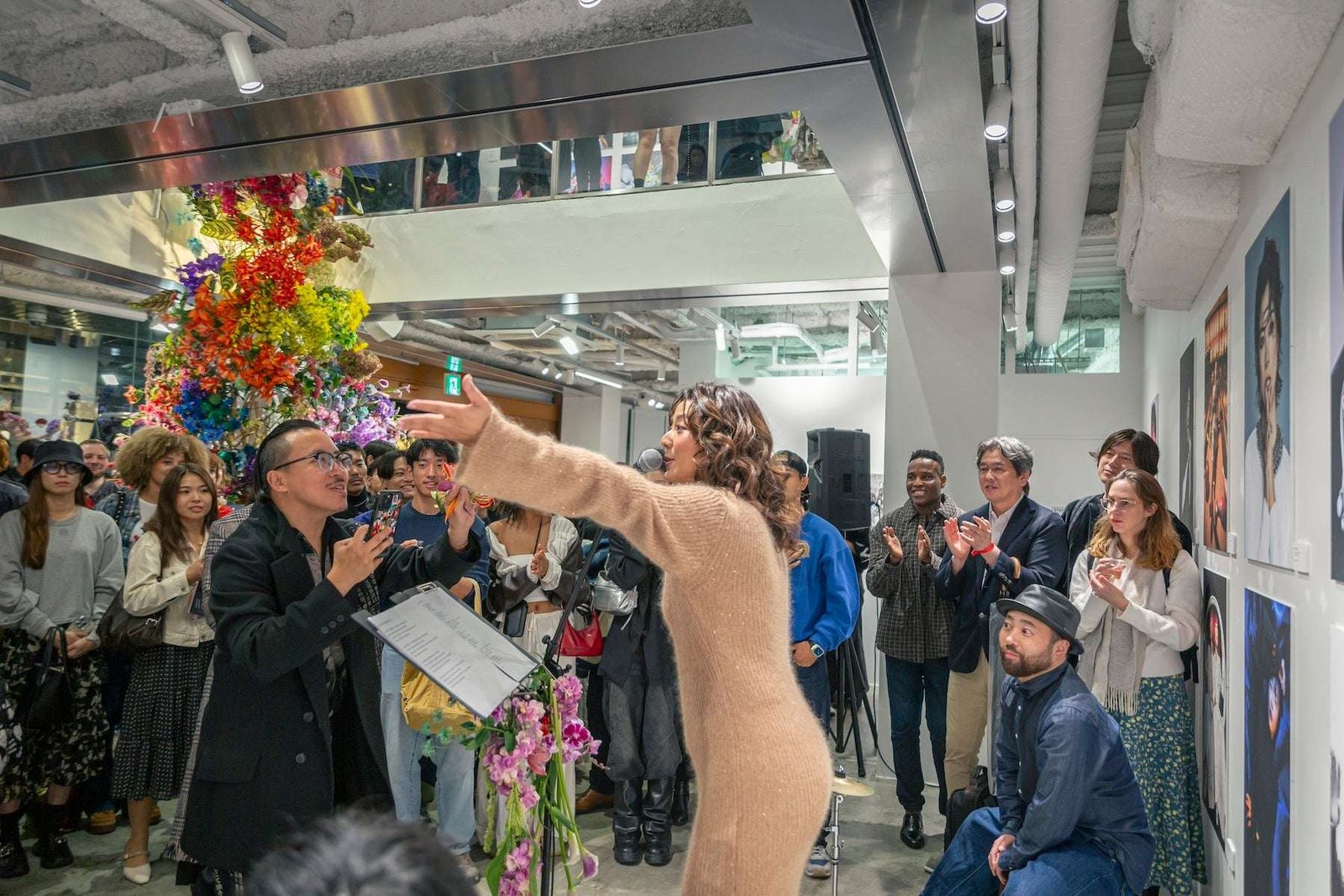 Leslie Kee x Tokyo Weekender 55th Anniversary Exhibition Launches Today in Harajuku, Tokyo – Including a Stunning Group Shot Over 2 Meters Tall and 55 Years of Treasured Archives