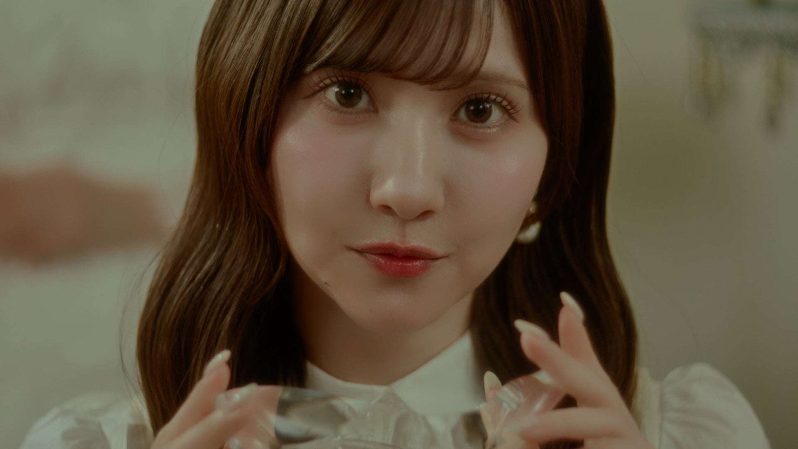 ABEMA Toi Toi Toi talk about their thoughts on the music video for the title track of their first single, “Toi Toi Toi” — The six members each tell a story of a charm based on the theme of “starting over after failing an exam.”