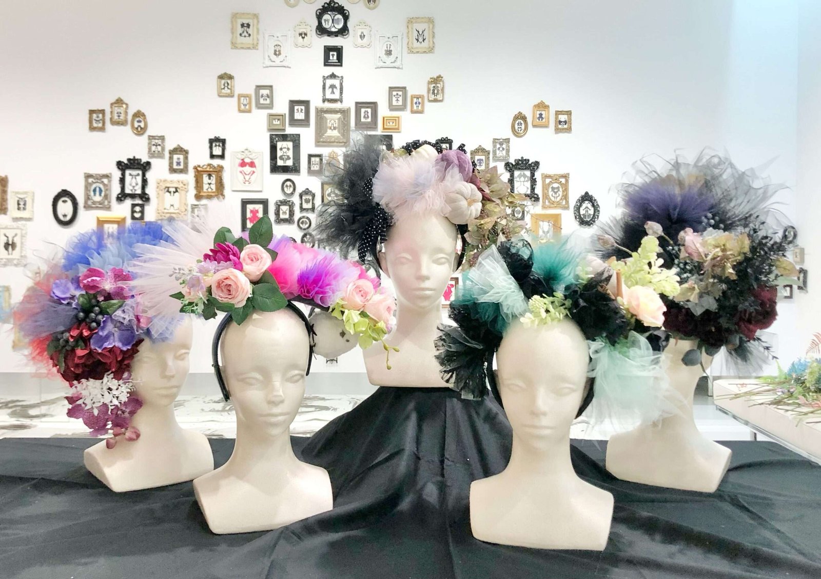Currently on display Three special events are being held during Vivienne Sato’s solo exhibition “proof of absence”! We are now accepting reservations for the highly popular aura portrait project!