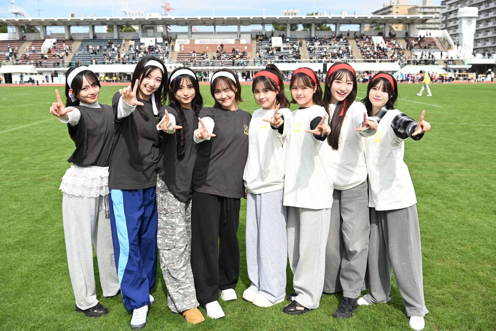 W TOKYO Co., Ltd. Approximately 3,000 people participated in the 53rd Sawayaka Sports Festival, a sports day for three generations of “parents, children, and grandchildren.” Laki, an eight-member girl performance group from LDH JAPAN, participated