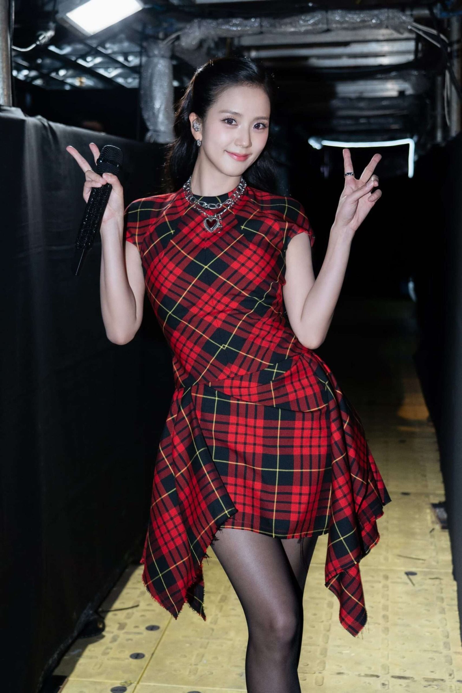McQueen Black Pink’s Jisoo wears McQueen