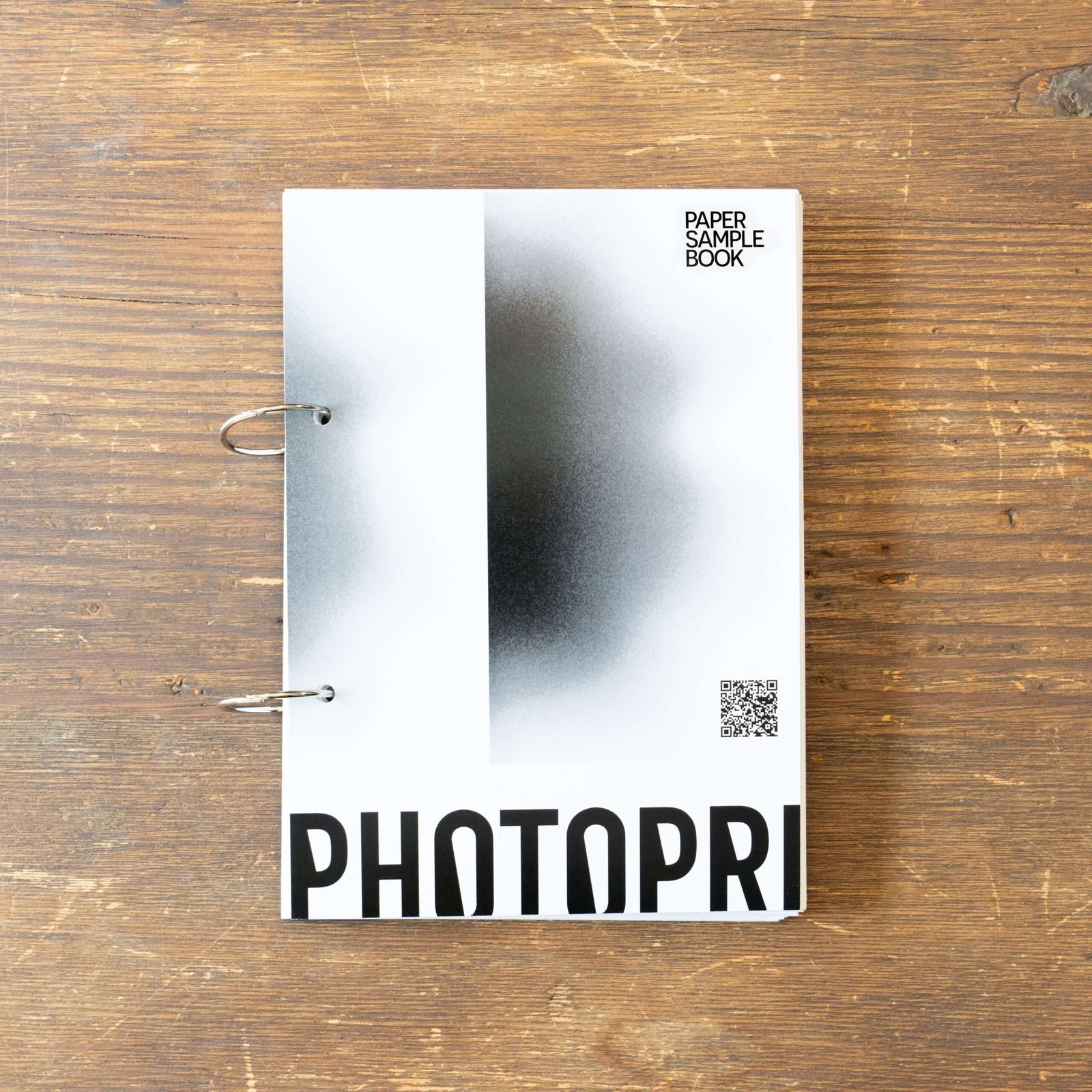 See, touch, and express yourself. PHOTOPRI, an exhibition-quality print service, will begin selling a “Paper Sample Book” on November 1, 2025, which includes all the paper they handle. This will make paper selection easier for artists.
