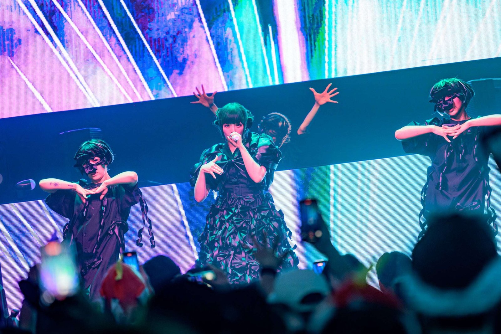 Kyary Pamyu Pamyu appears as “Sick Ribbon Monster” and performs new song “Escape from Reality” for the first time at ZERO TOKYO Halloween Night